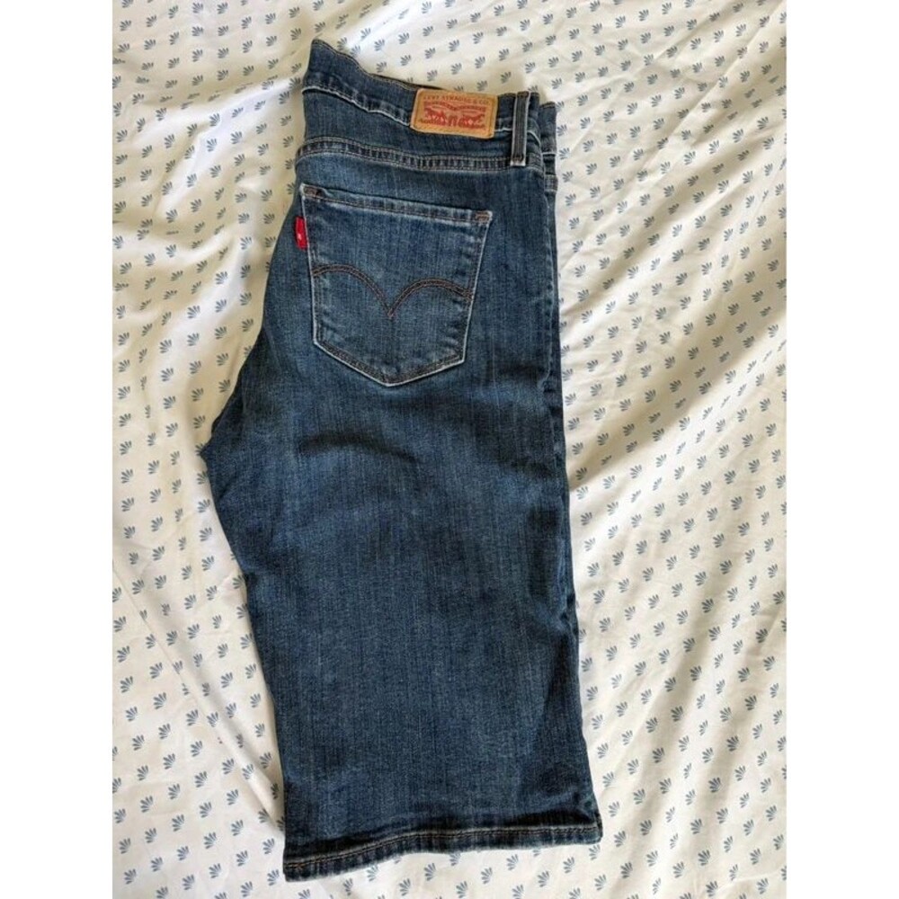 Levi’s Capris - Picture 2 of 4